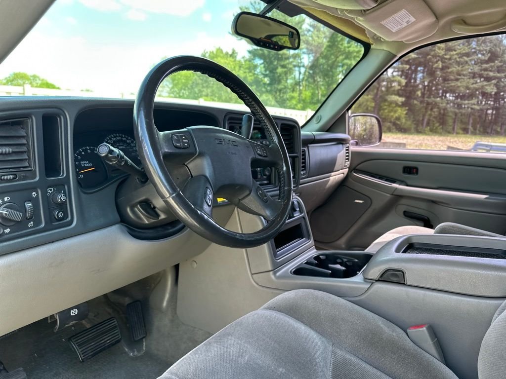 2005 GMC Yukon — photo 11
