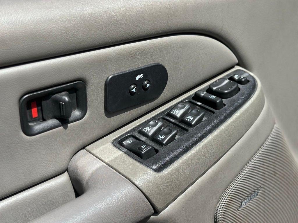 2005 GMC Yukon — photo 13