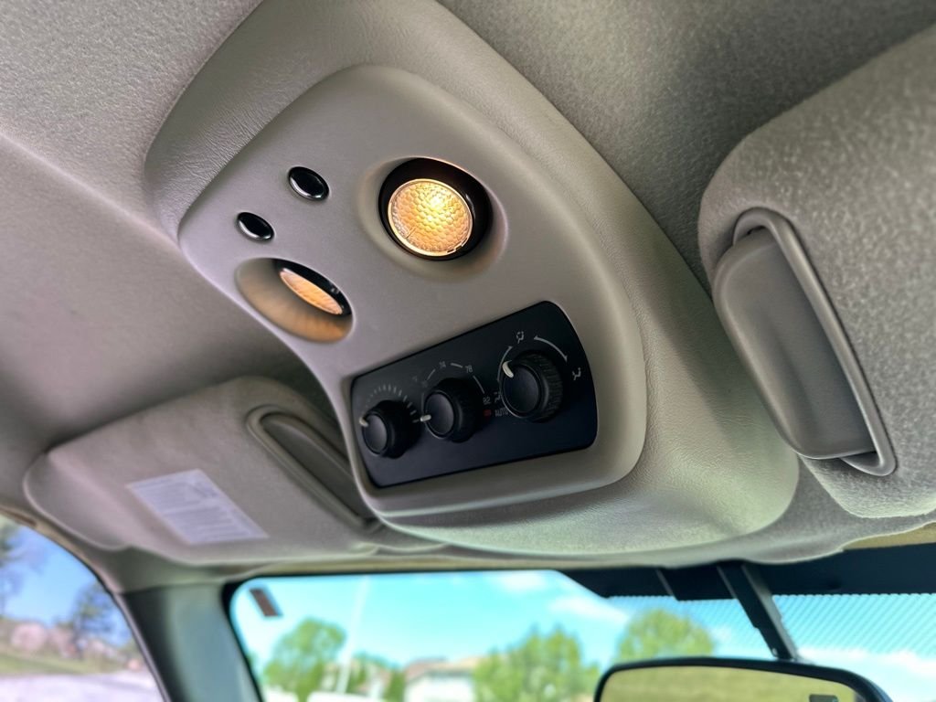 2005 GMC Yukon — photo 21