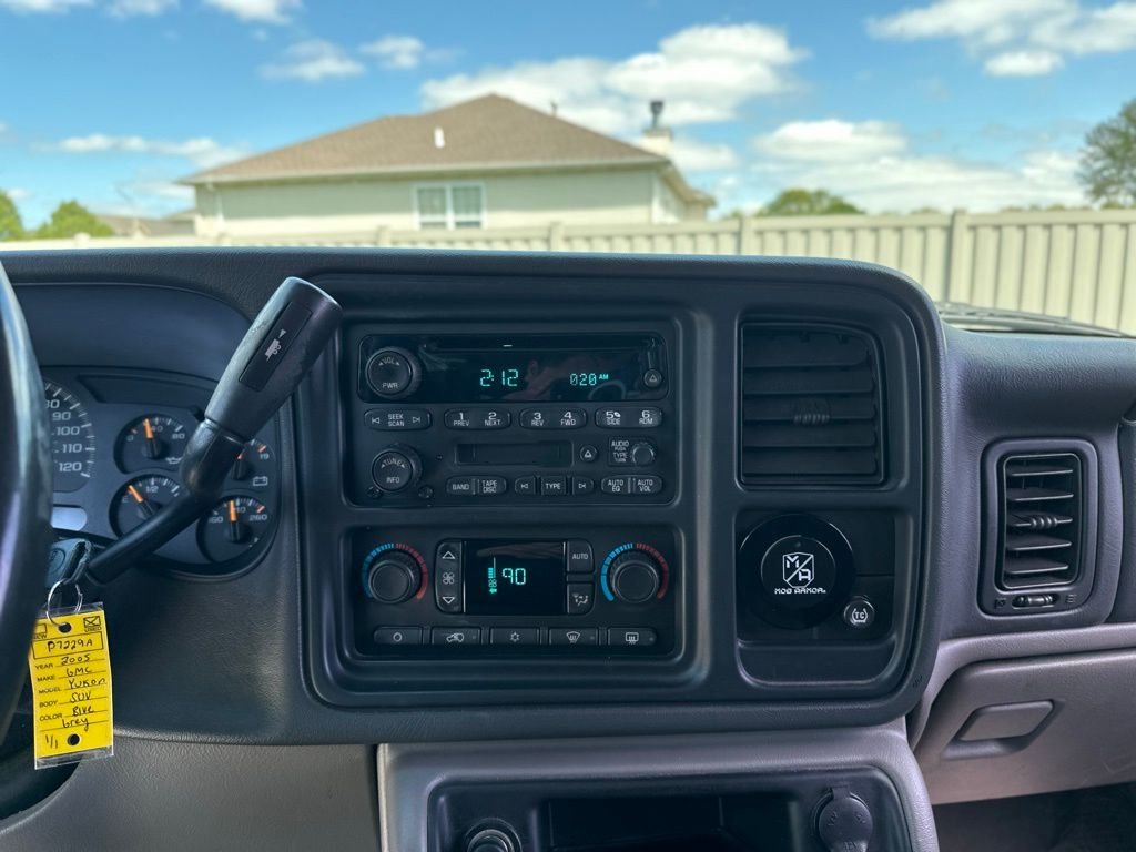 2005 GMC Yukon — photo 28