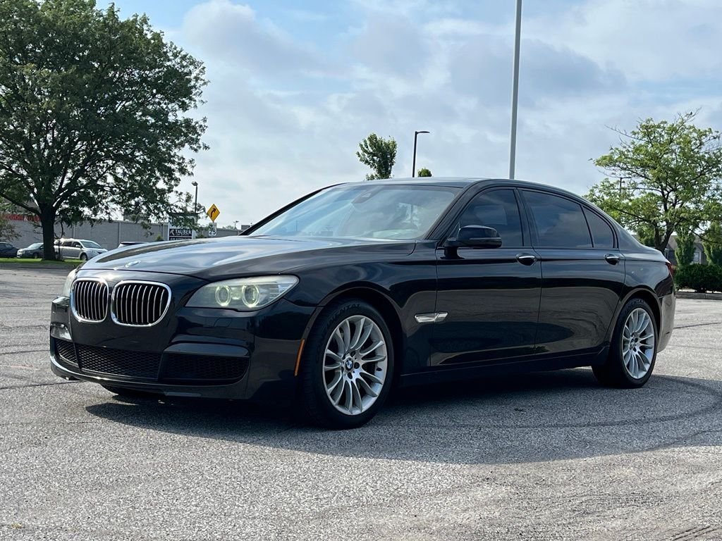 2013 BMW 7 Series — photo 2