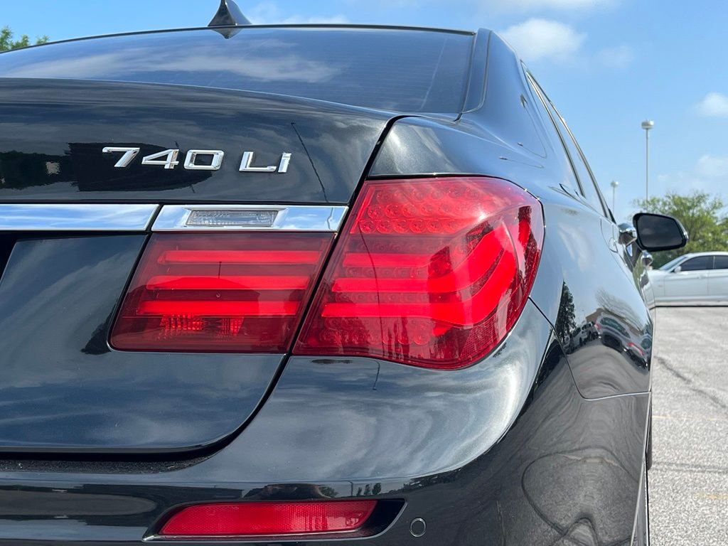 2013 BMW 7 Series — photo 9