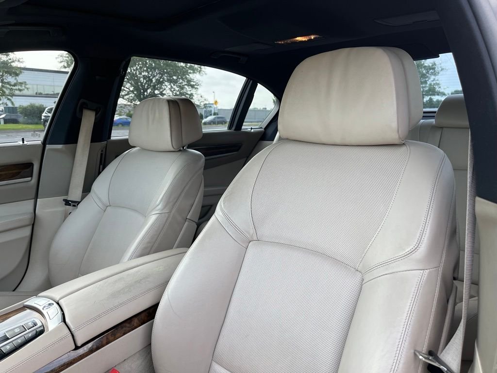 2013 BMW 7 Series — photo 11