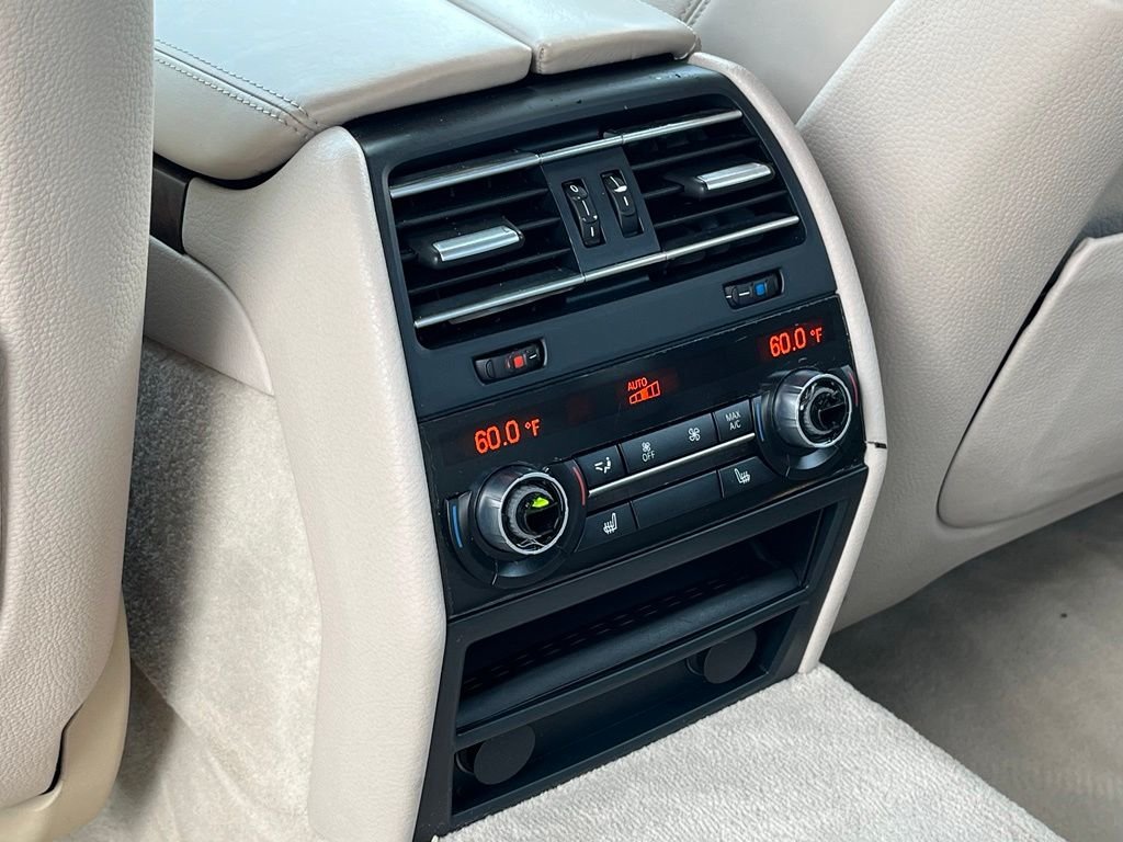 2013 BMW 7 Series — photo 18