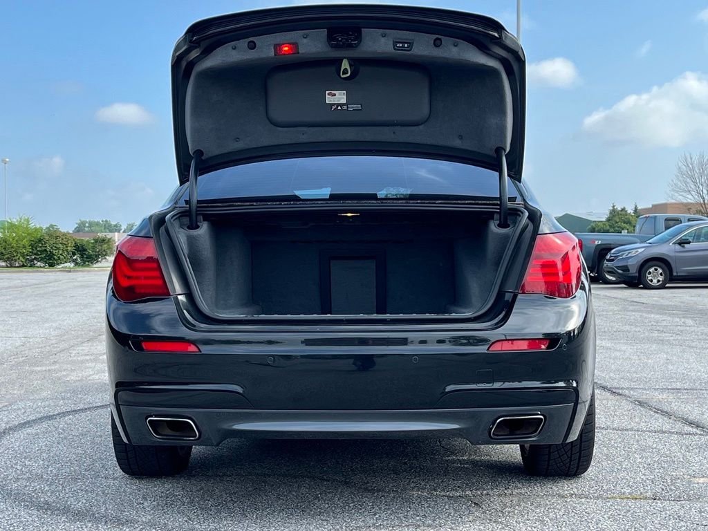 2013 BMW 7 Series — photo 20