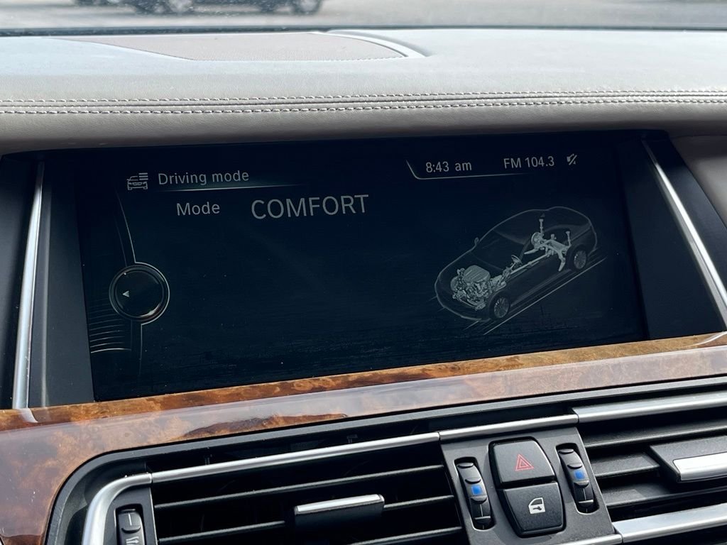 2013 BMW 7 Series — photo 35