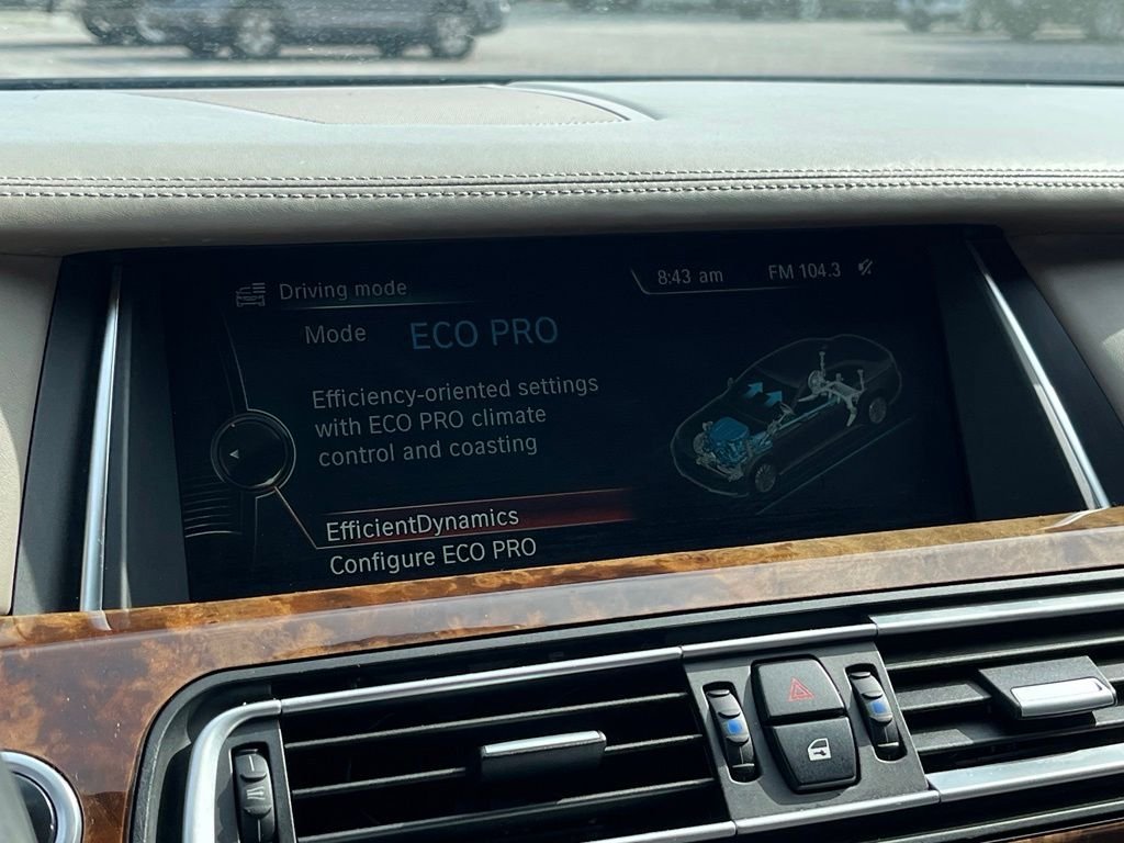 2013 BMW 7 Series — photo 37