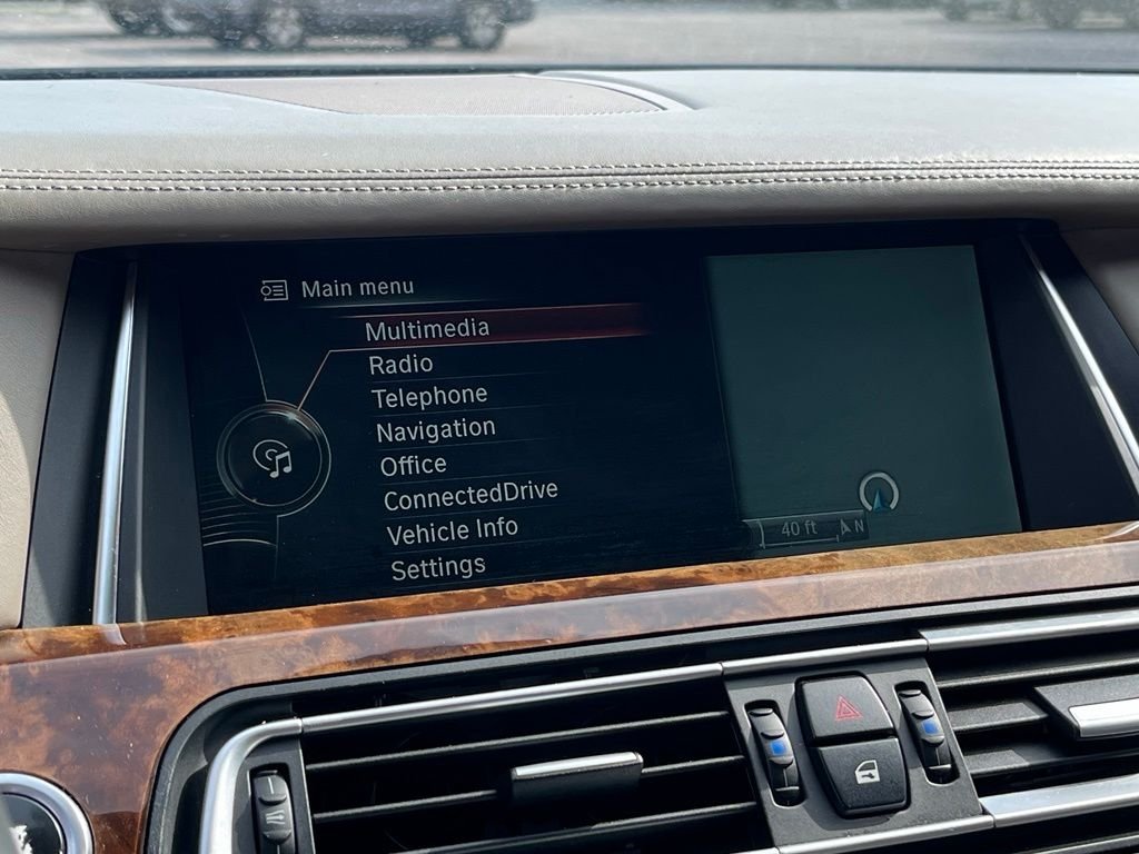 2013 BMW 7 Series — photo 38