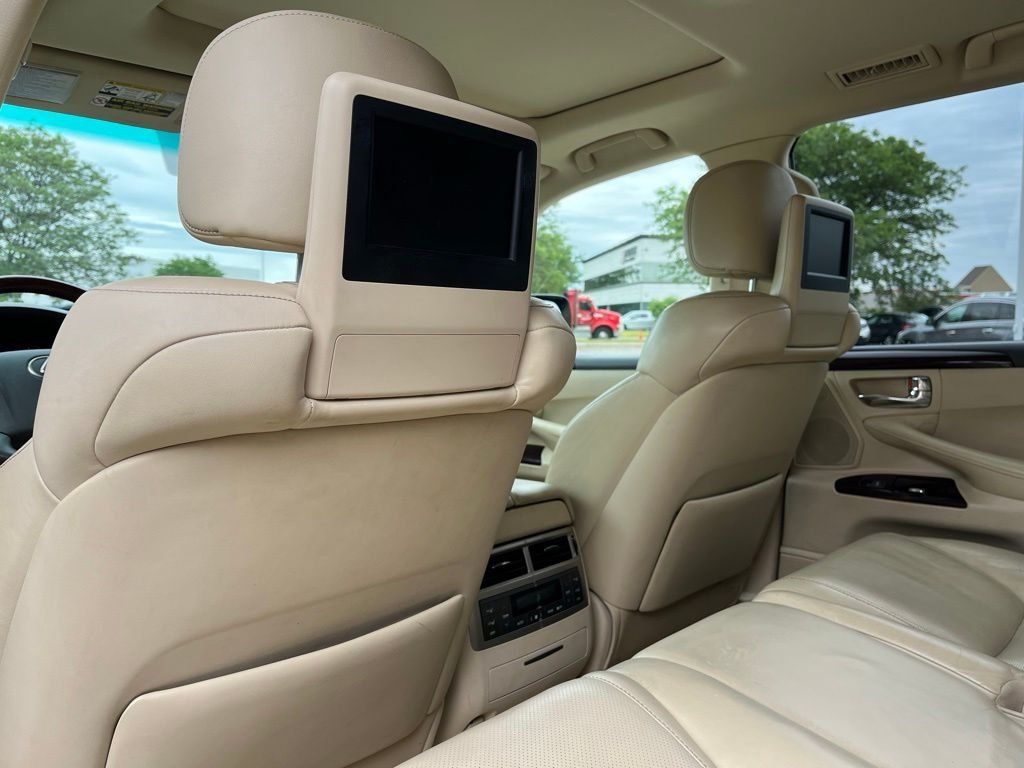 2013 Lexus LX — photo 17