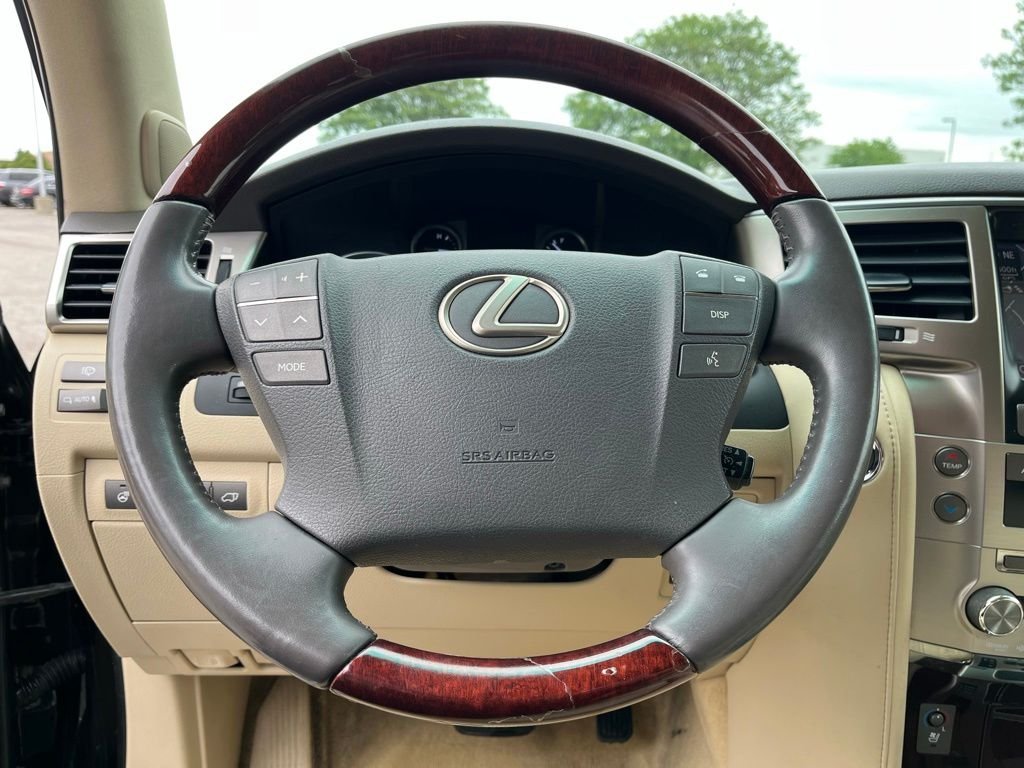 2013 Lexus LX — photo 28