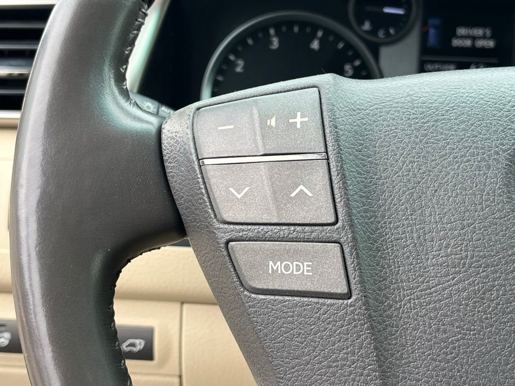 2013 Lexus LX — photo 30