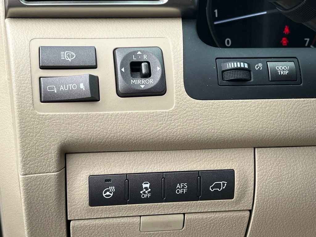 2013 Lexus LX — photo 31
