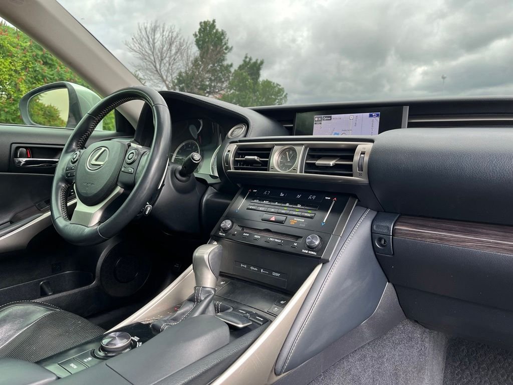 2014 Lexus IS — photo 19