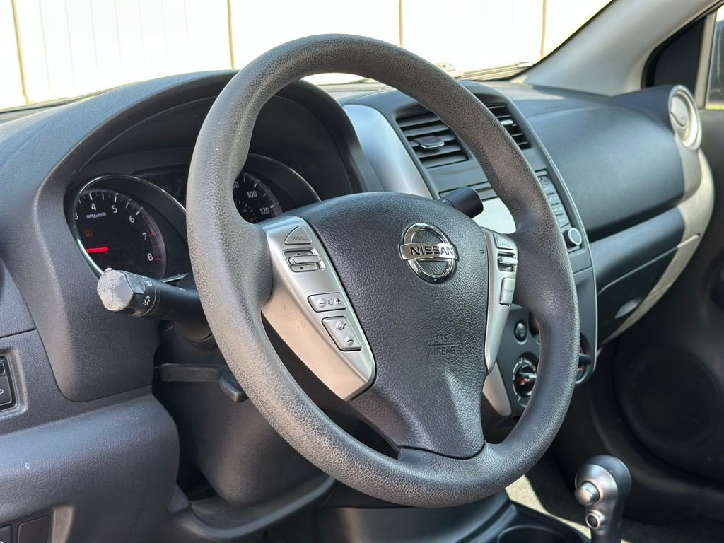 2015 Nissan Versa — photo 12