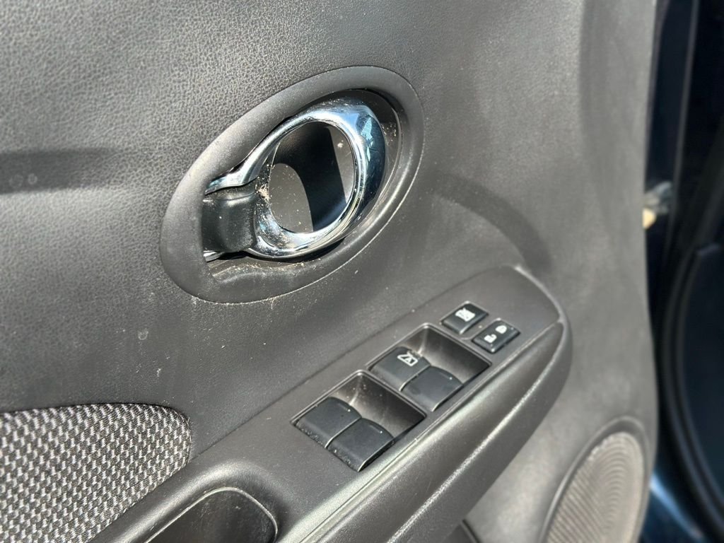 2015 Nissan Versa — photo 13