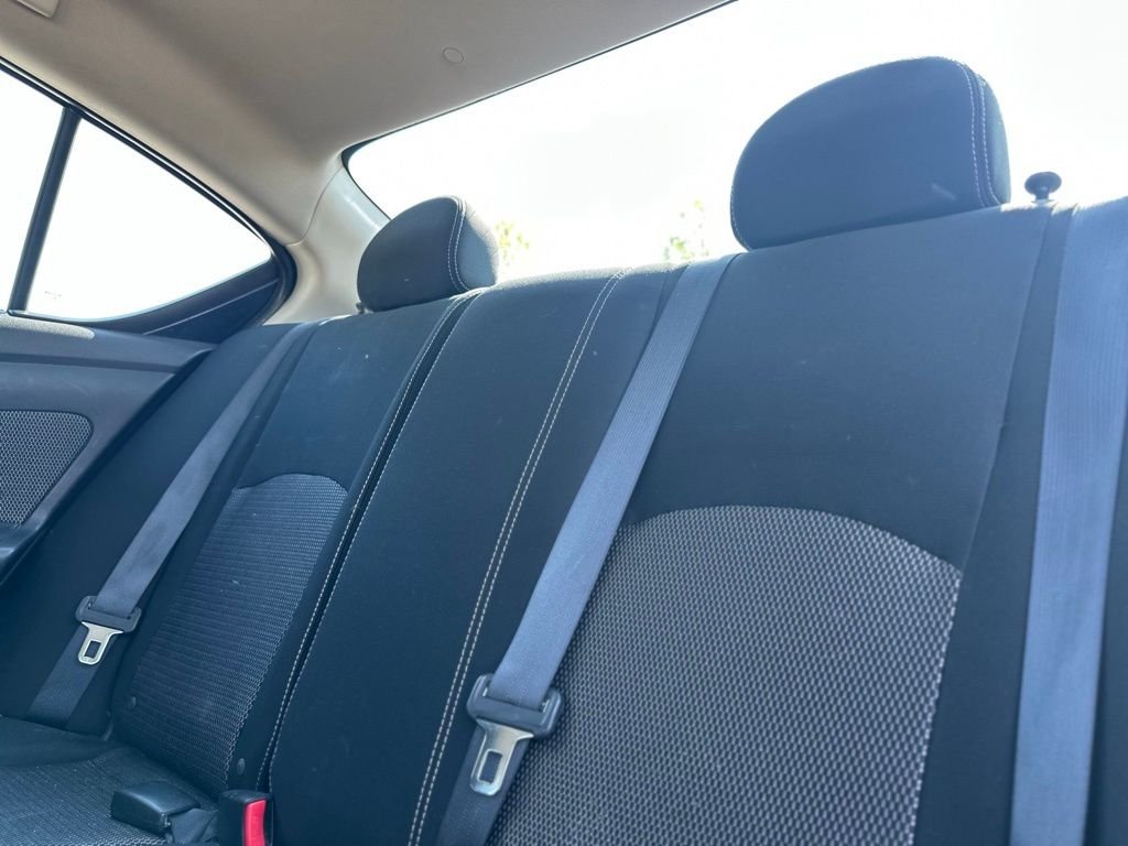 2015 Nissan Versa — photo 15