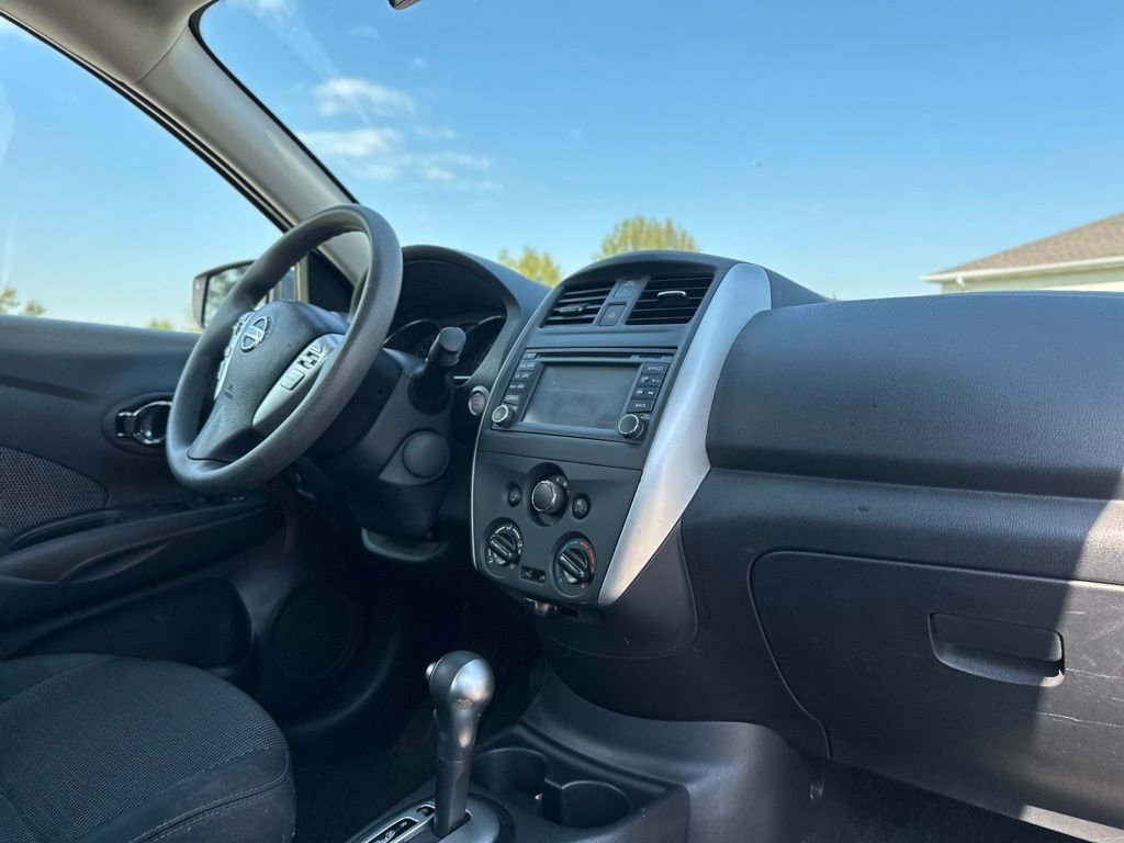 2015 Nissan Versa — photo 17