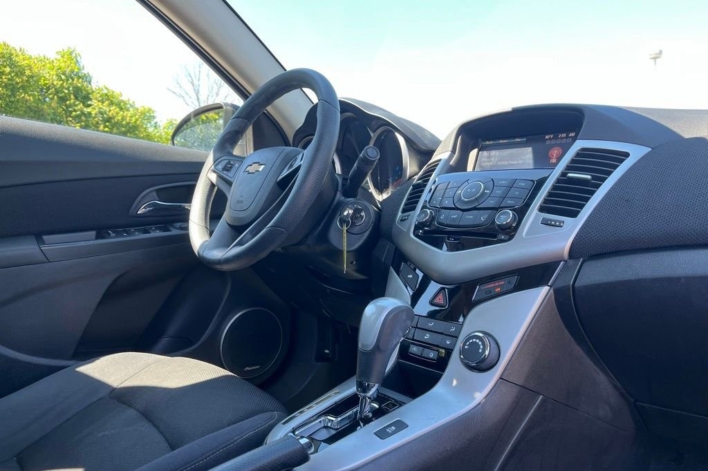 2016 Chevrolet Cruze — photo 21