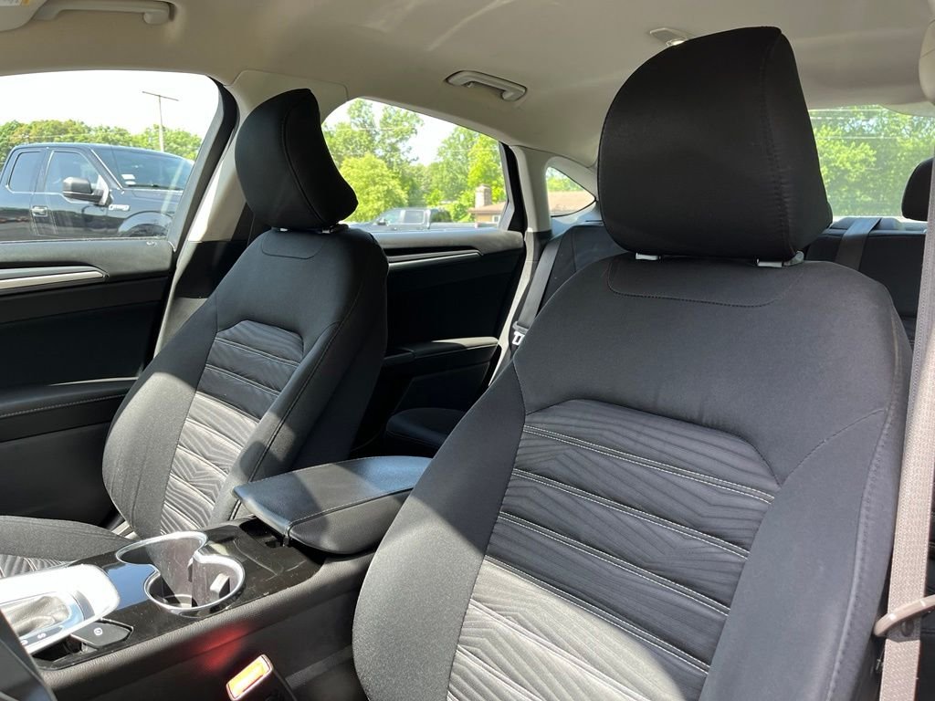 2016 Ford Fusion — photo 11