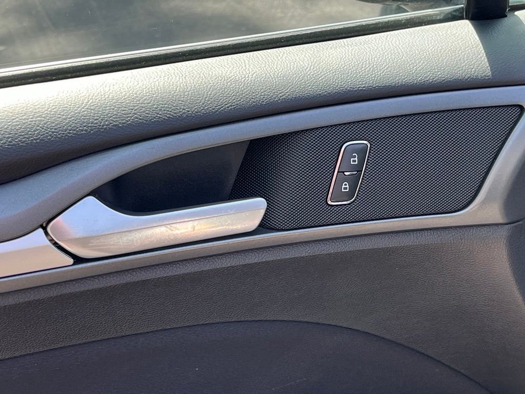 2016 Ford Fusion — photo 15