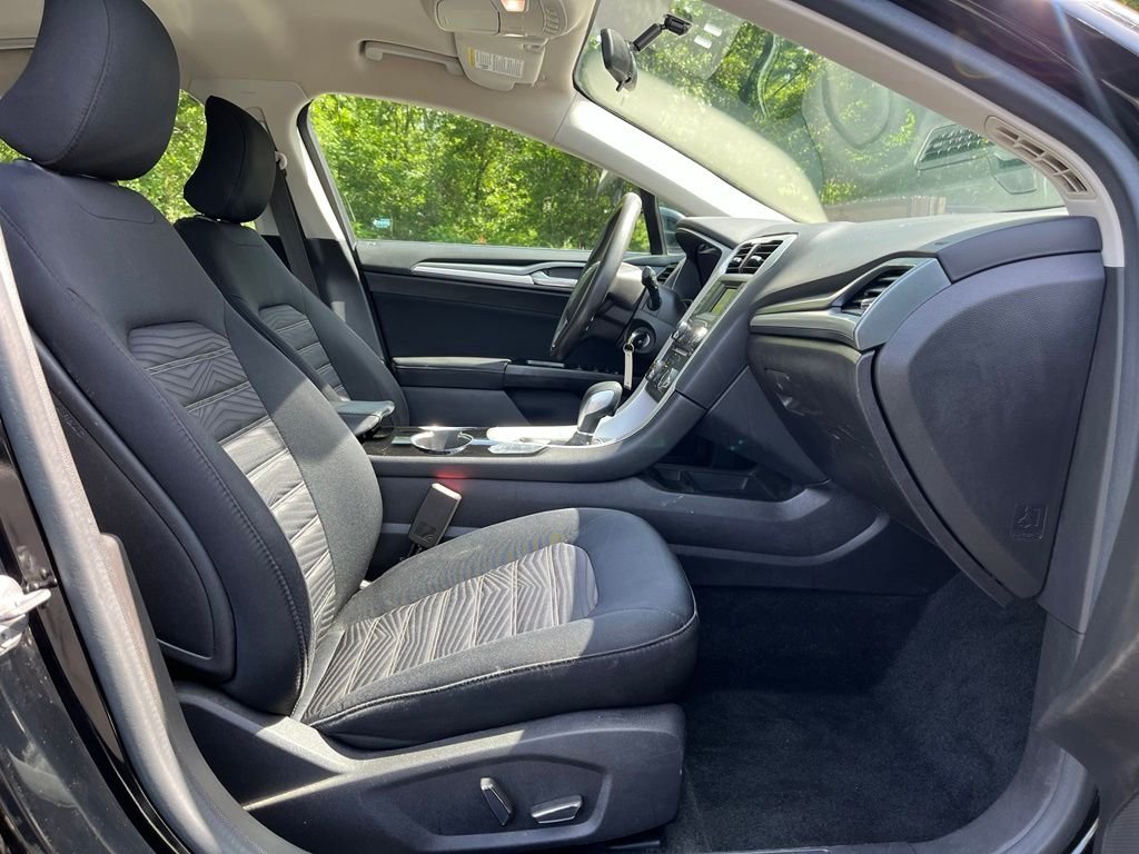 2016 Ford Fusion — photo 22
