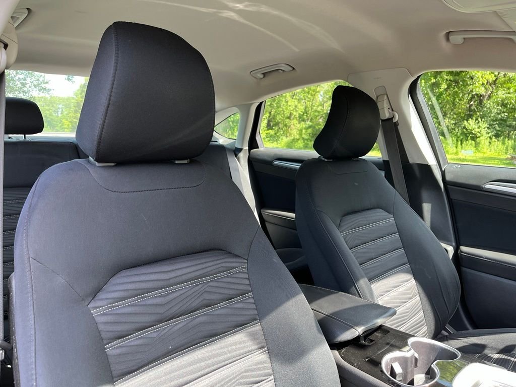 2016 Ford Fusion — photo 23