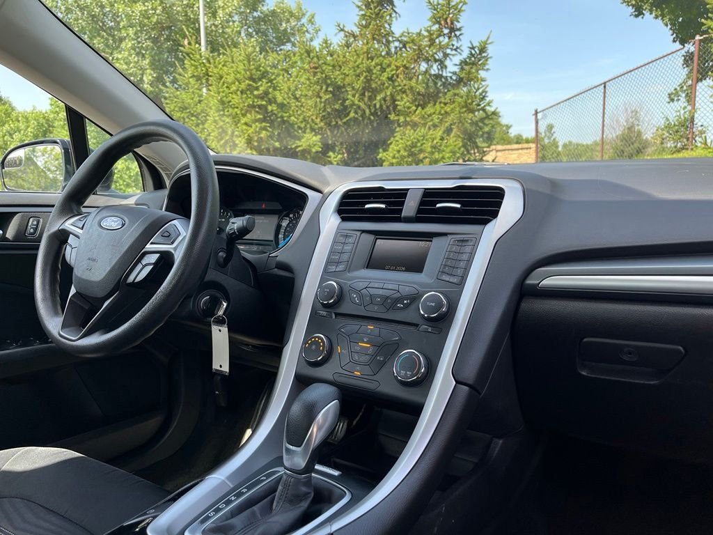 2016 Ford Fusion — photo 24