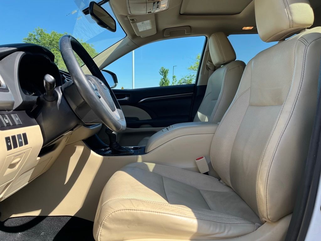 2016 Toyota Highlander — photo 10