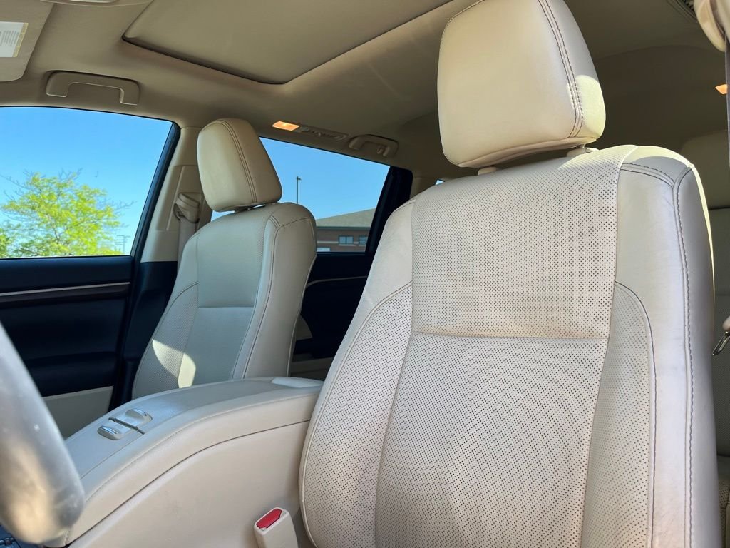 2016 Toyota Highlander — photo 11