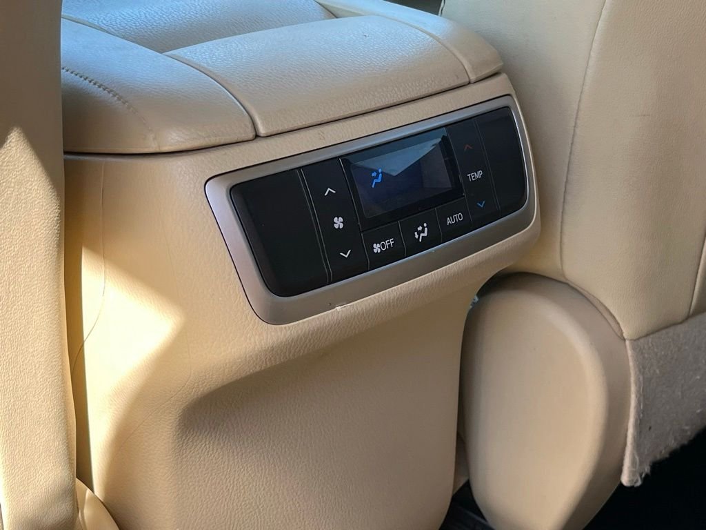 2016 Toyota Highlander — photo 19