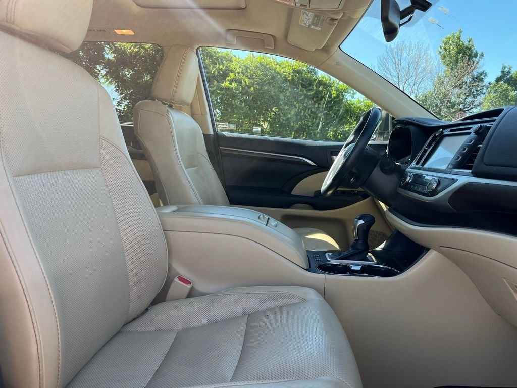 2016 Toyota Highlander — photo 22