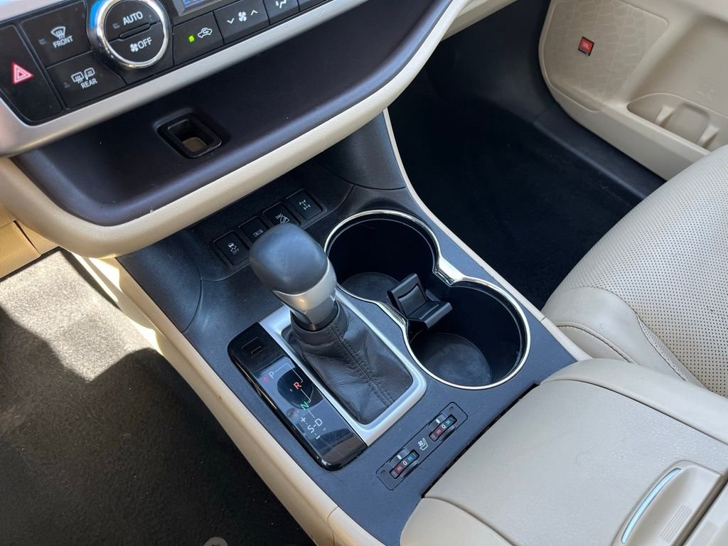 2016 Toyota Highlander — photo 32