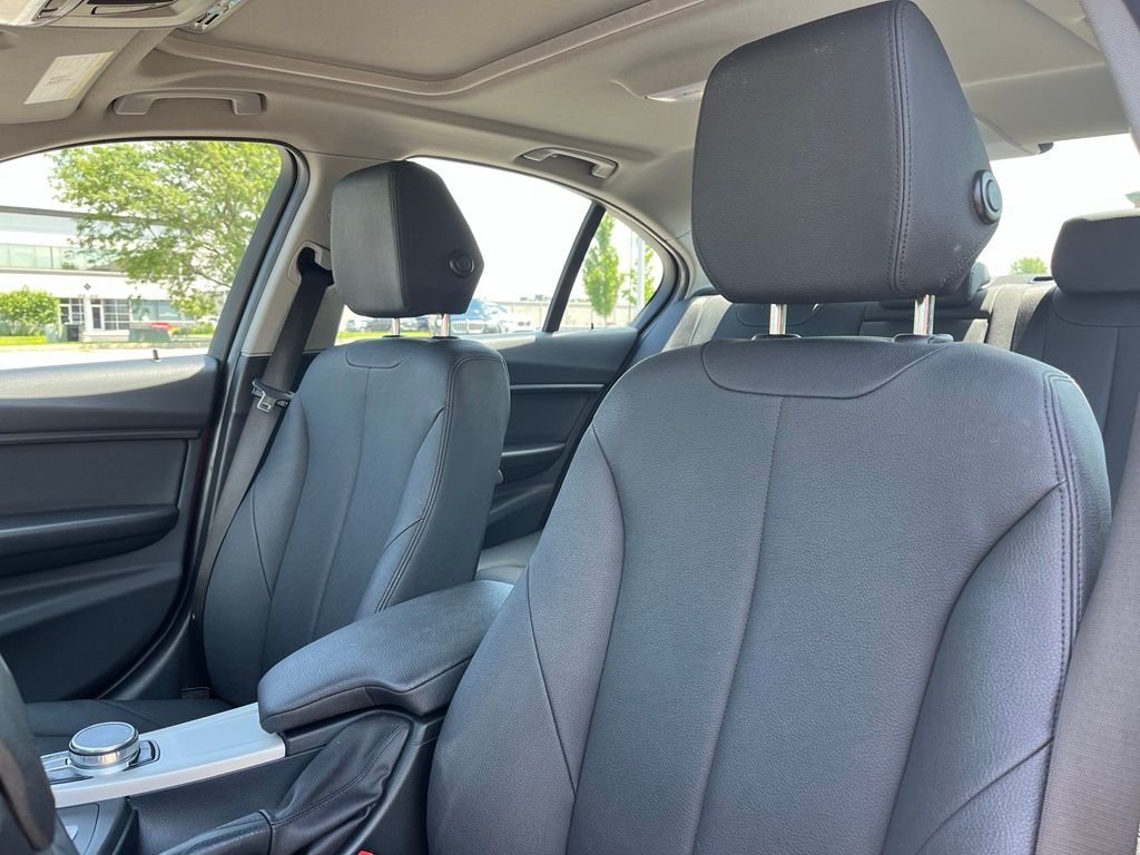 2017 BMW 3 Series — photo 9
