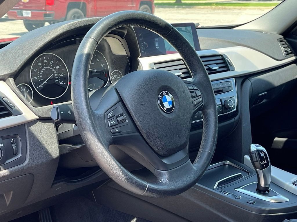 2017 BMW 3 Series — photo 11