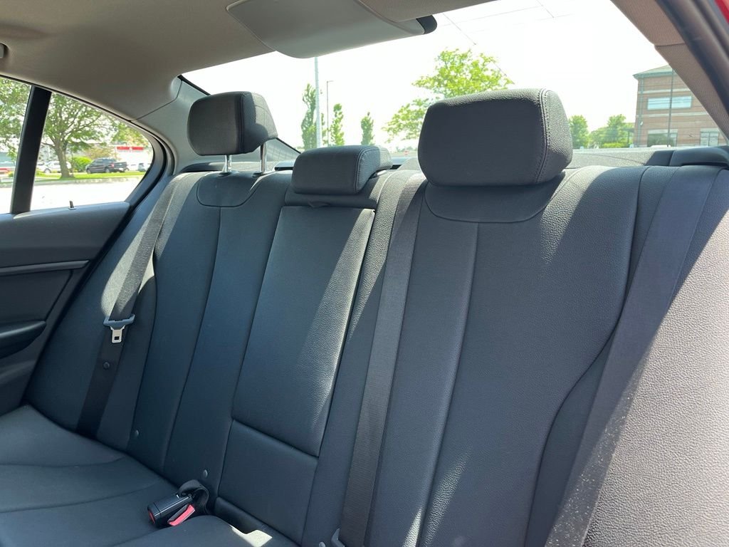 2017 BMW 3 Series — photo 14