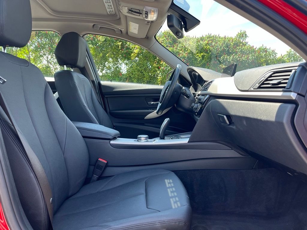 2017 BMW 3 Series — photo 18