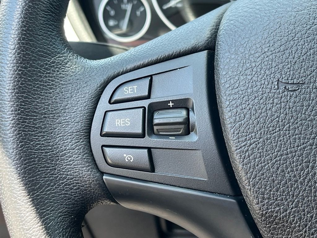 2017 BMW 3 Series — photo 25