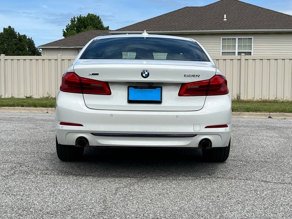 2018 BMW 5 Series — photo 2