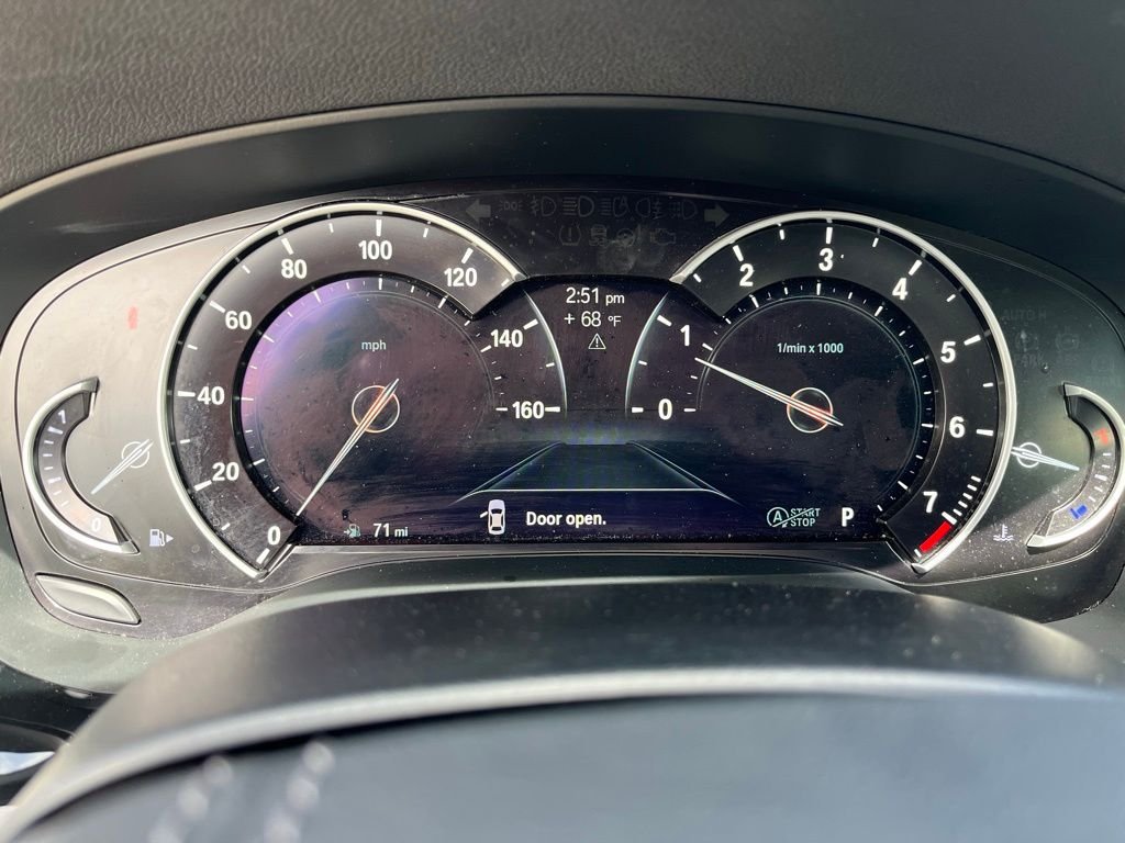 2018 BMW 5 Series — photo 27