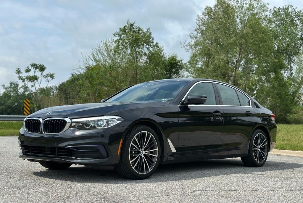 2019 BMW 5 Series — photo 2