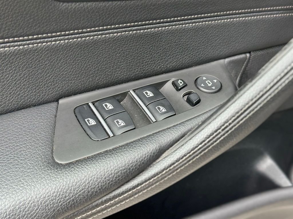 2019 BMW 5 Series — photo 15