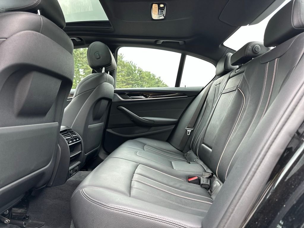 2019 BMW 5 Series — photo 16
