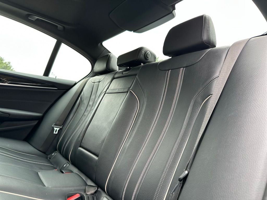 2019 BMW 5 Series — photo 17