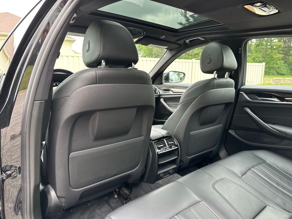 2019 BMW 5 Series — photo 18