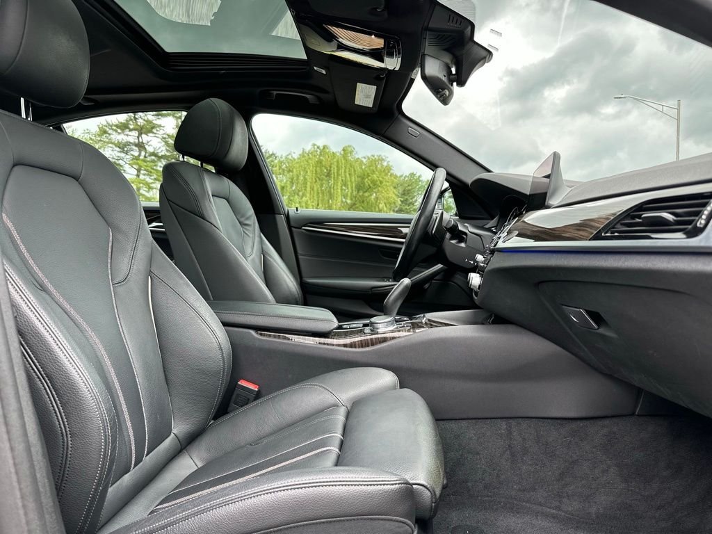 2019 BMW 5 Series — photo 20