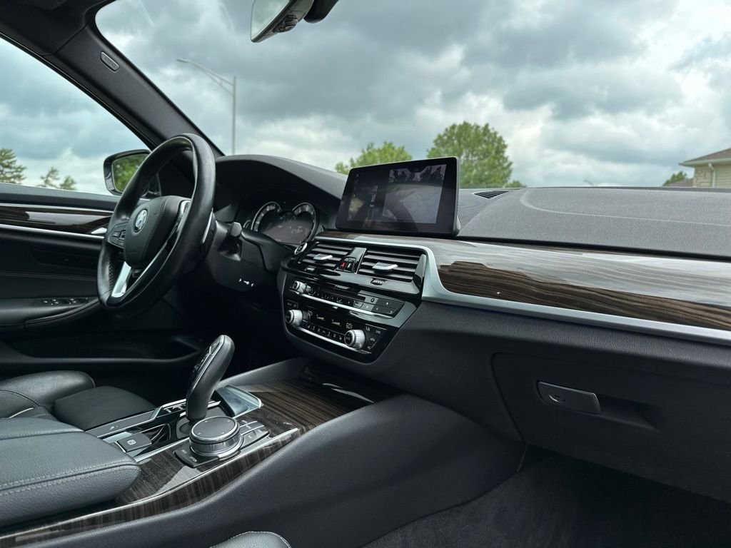 2019 BMW 5 Series — photo 21