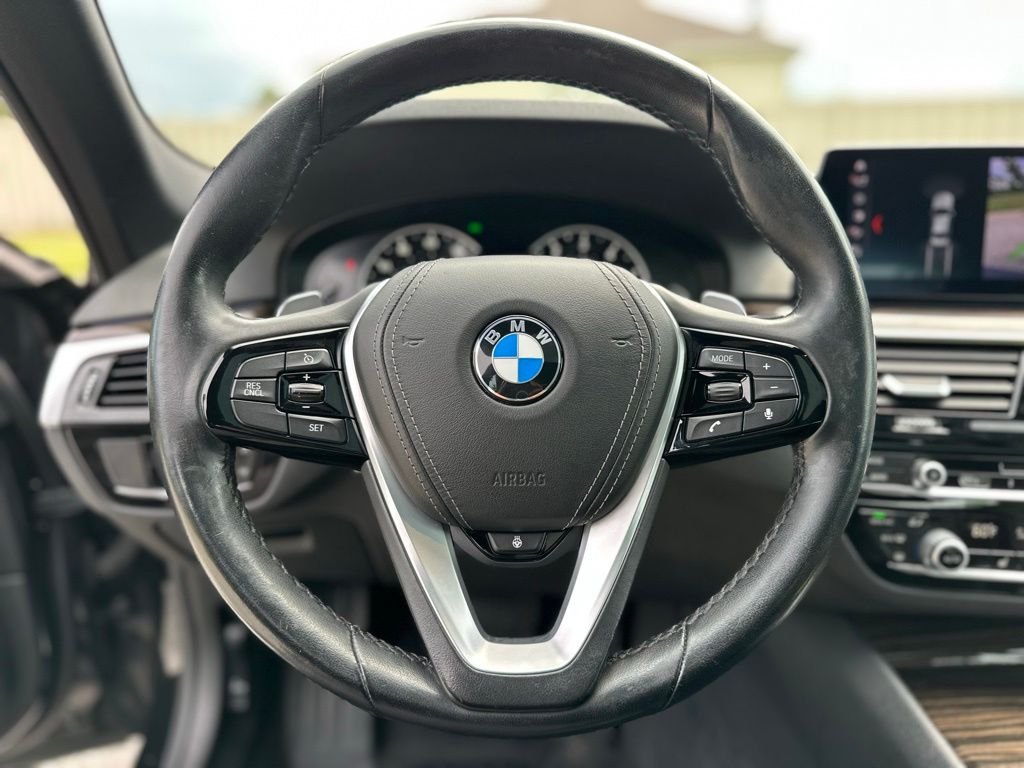 2019 BMW 5 Series — photo 25