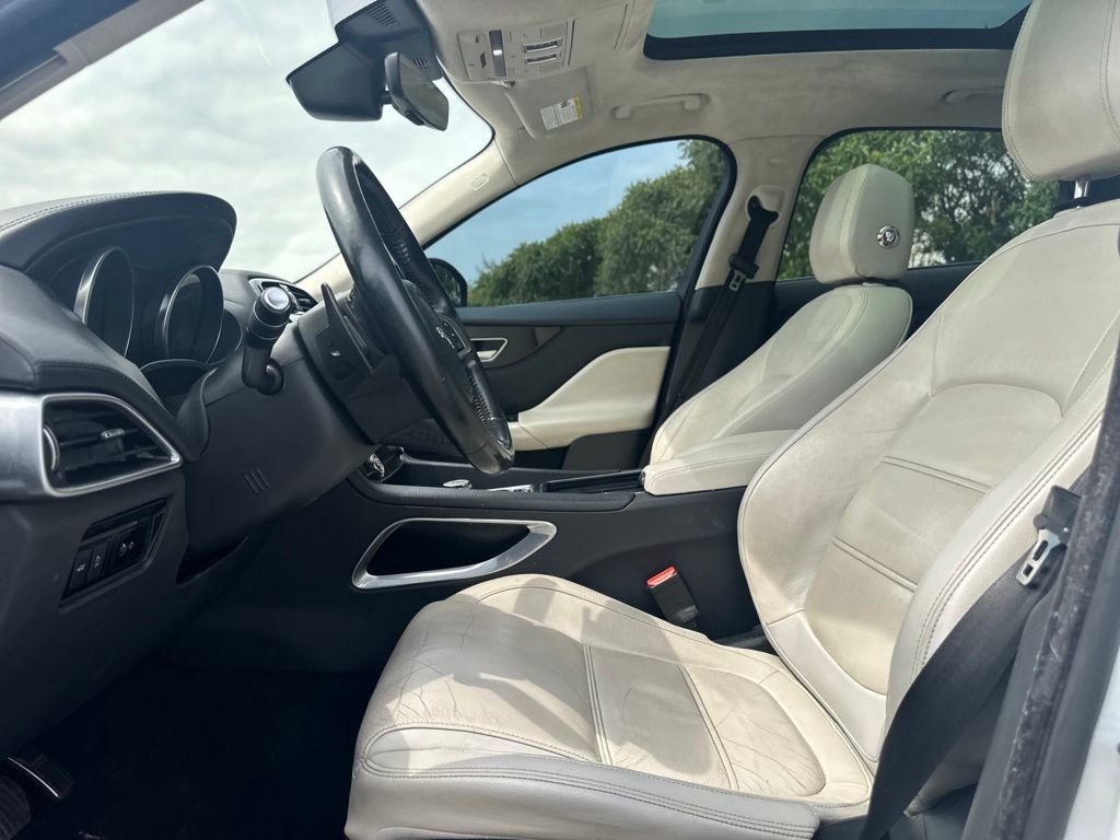 2019 Jaguar F-PACE — photo 12