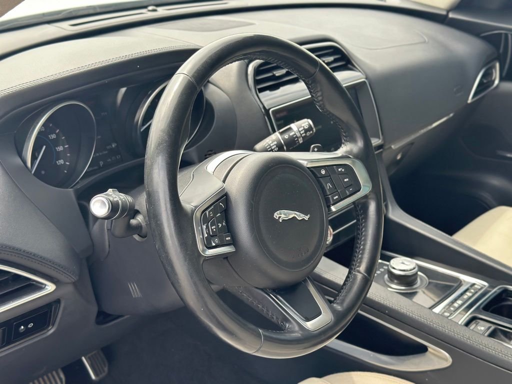 2019 Jaguar F-PACE — photo 15