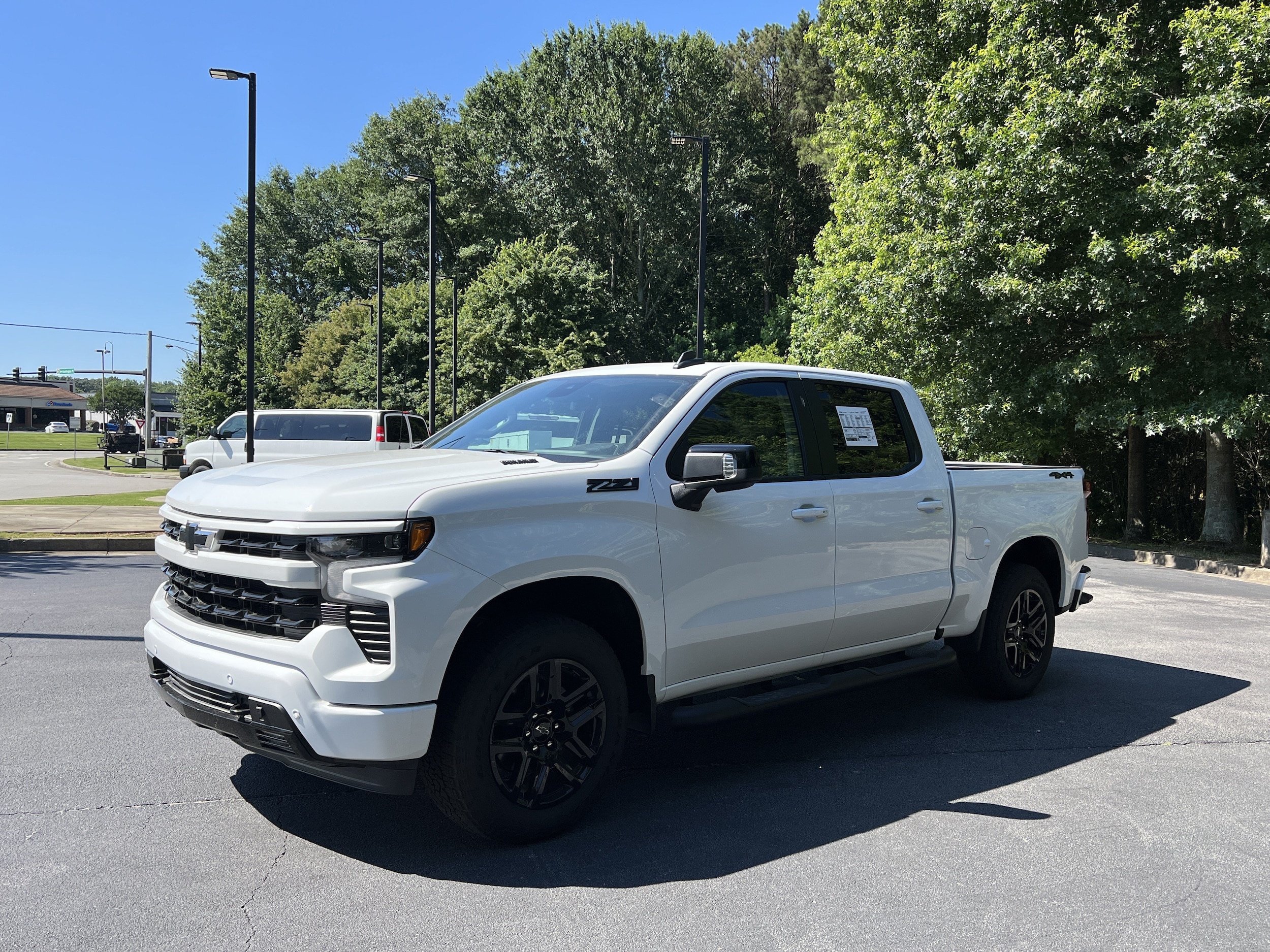 2025 Chevrolet Silverado 1500 — photo 2